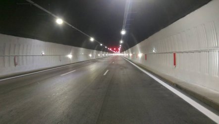 Обновената и втора тръба на тунела "Витиня"