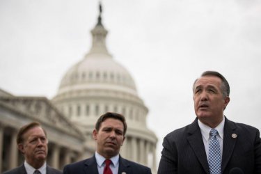 Американски конгресмен подава оставка заради обвинения в сексуален тормоз