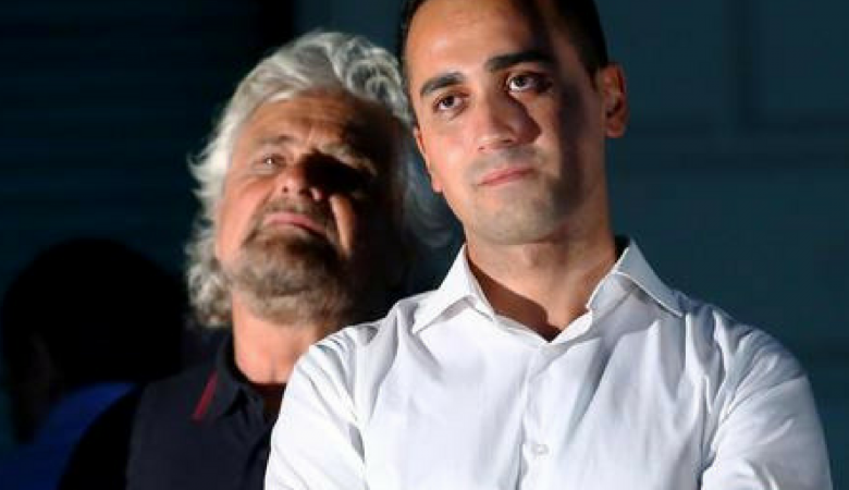 Луиджи ди Майо и (зад него) създателят на Движението "Пет звезди" Бепе Грило