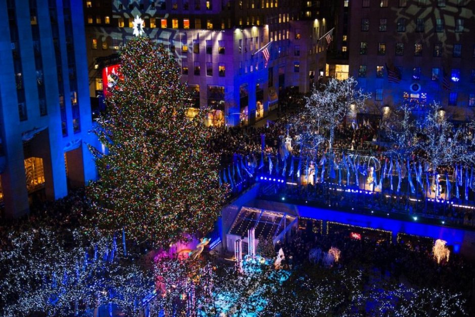 Главната коледна елха в Ню Йорк засия с 50 хиляди лампички