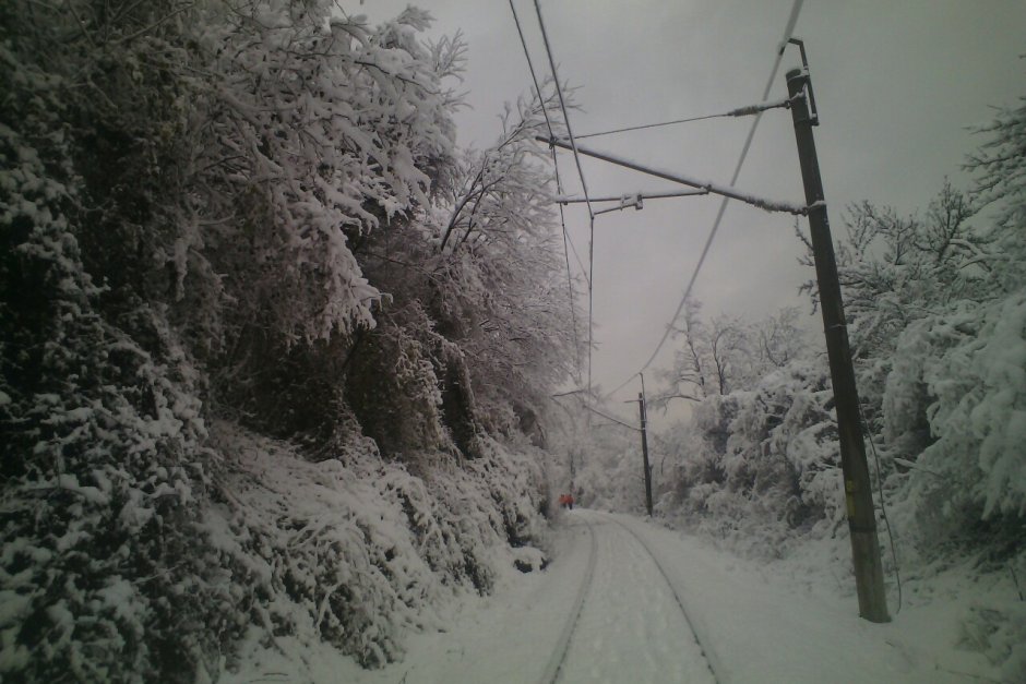 Падналият сняг спря за около 6 часа влаковете между Владая и Горна баня