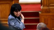 Караянчева ще овладява тежки спорове в парламента с хладнокръвие