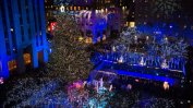 Главната коледна елха в Ню Йорк засия с 50 хиляди лампички