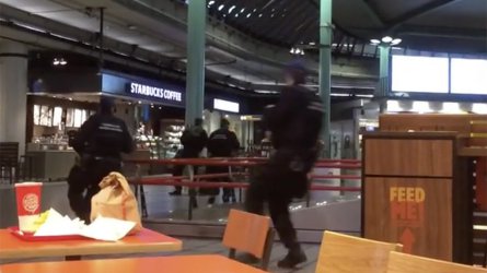 Полицията простреля въоръжен с нож мъж на летище Схипхол в Амстердам