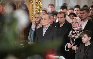Путин посрещна руската Коледа в църква в Санкт Петербург
