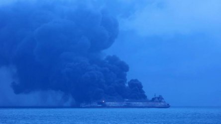 Сблъсък на танкер и кораб край Шанхай, 32-ма са в неизвестност