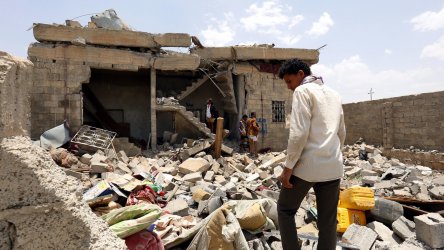 Най-малко 30 души са убити при въздушни удари в столицата на Йемен