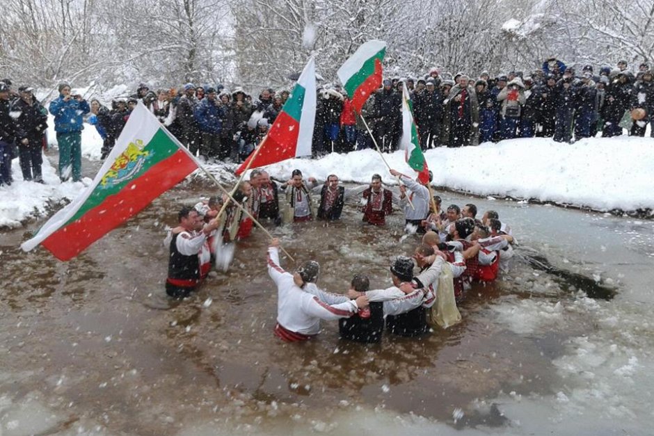 Близо 150 000 българи празнуват Йордановден