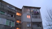 Майка открила 7-годишната си дъщеря мъртва в апартамента им в Момчилград