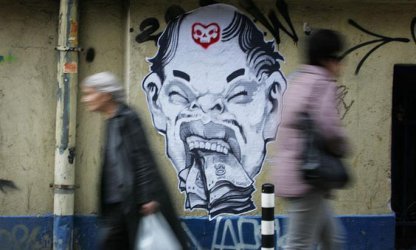 Денят започва с простотия. С бруталност и агресия
