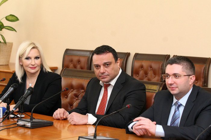 Министрите на транспорта Ивайло Московски, на регионалното развитие Николай Нанков и сръбският вицепремиерът и министър на строителството, транспорта и инфраструктурата Зорана Михайлович.