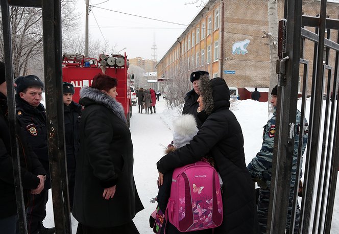 Петнайсет ранени при сбиване с ножове в училище в Русия