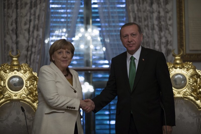 Ердоган иска да затопли отношенията си с Меркел