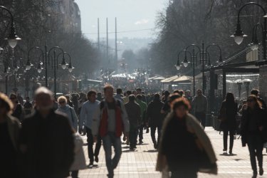 От ул. "Алабин" до Ларгото всеки ден преминават средо по 2400 пешеходци. Сн. БГНЕС