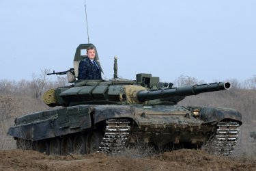 Съветските танкове "отстрелват" новите кораби