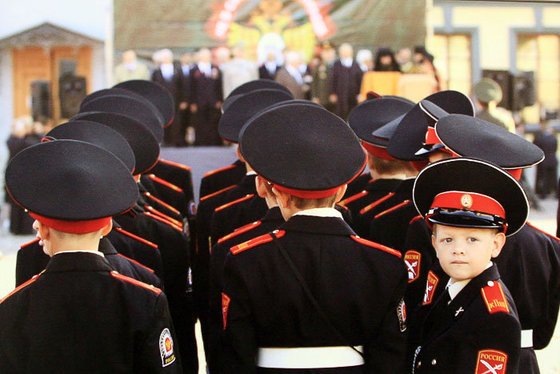 Почти половината жители на Русия мечтаят децата им да станат чекисти