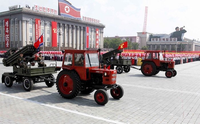 Ден преди зимната олимпиада, в Пхенян се състоя военен парад