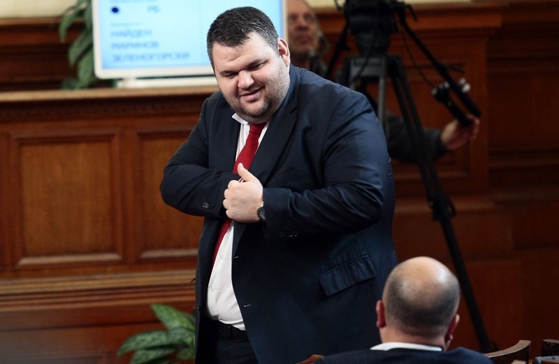 "Да, България" изпрати сигнал срещу Пеевски в парламента