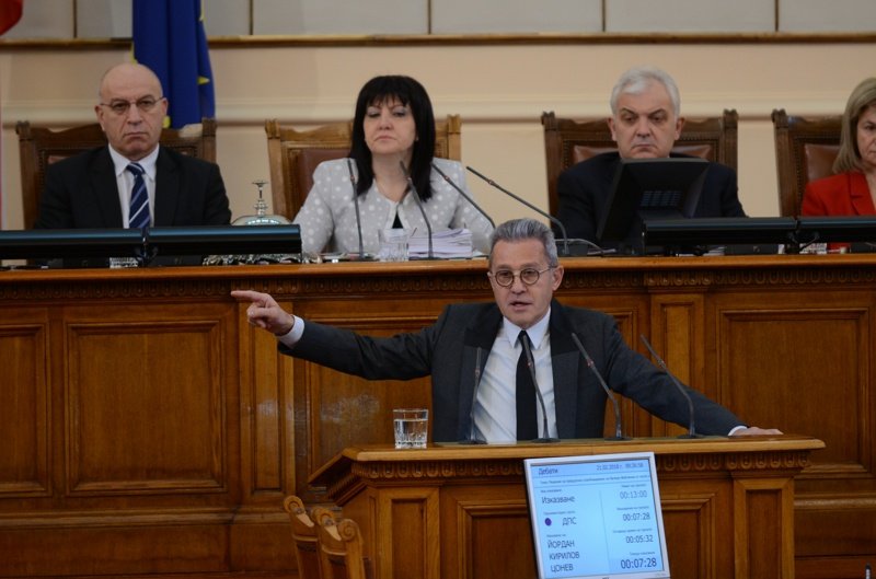 Цонев напомни на Радев, че ДПС са гласували за него и обеща яснота по закона "Пеевски"