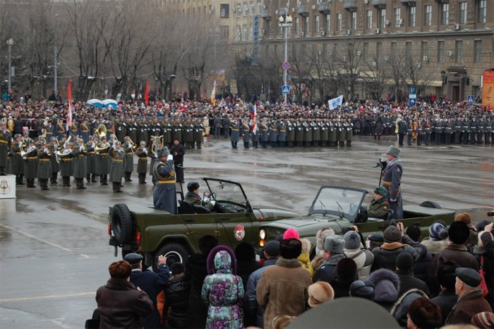 Русия отбеляза 75-ата годишнина от победата край Сталинград с голям военен парад