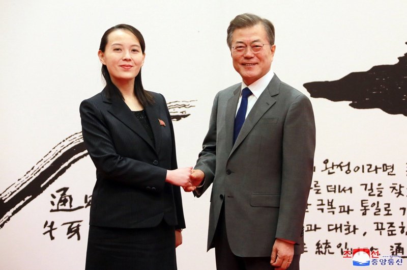 Сестрата на севернокорейския лидер Ким Йон-ун и южнокорейският президент Мун Дже-ин, сн. ЕПА/БГНЕС
