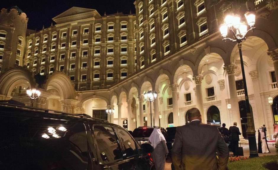 Луксозният хотел за три месеца бе превърнат в затвор за милиардери
