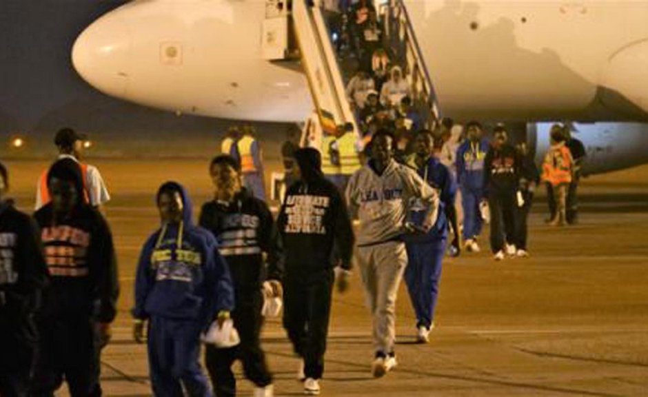 Мигранти, спасени от либийски затвори, "започват наново от нулата"