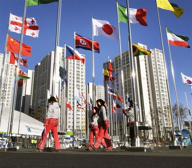 Южна Корея издигна забраненото знаме на Севера за предстоящите олимпийски игри