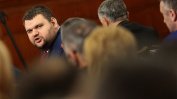 Пеевски получава депутатската си заплата, въпреки че не стъпва в НС