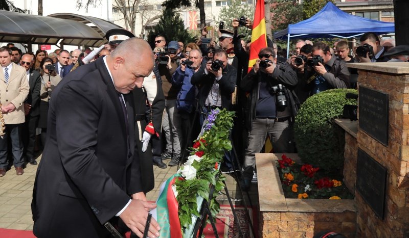 Историческо: Българският премиер почете в Скопие паметта на загиналите евреи