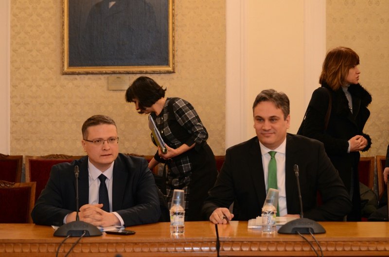 Кандидатите да оглавят Антикорупционната комисия: Николай Николов (вляво) и Пламен Георгиев. Сн. БГНЕС