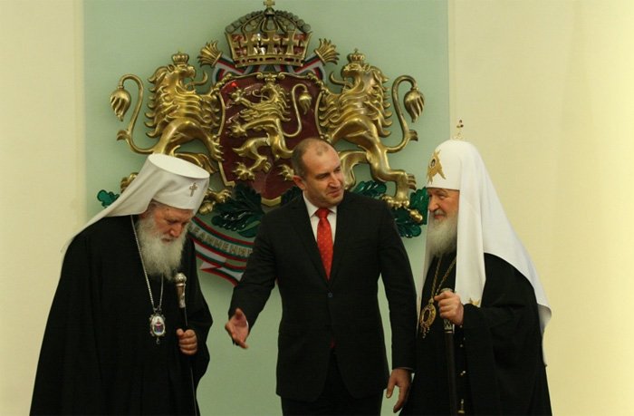 Патриарх Неофит, руският патриарх Кирил и президентът Румен Радев. Сн. БГНЕС