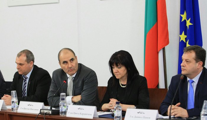 Цветан Цветанов и Цвета Караянчева изслушаха предложенията на кметовете