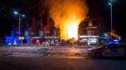 Четирима загинаха при експлозия, срутила сграда в Лестър