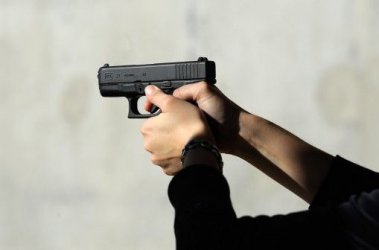 Американски конгресмен извади пистолет в ресторант, за да защити правото на въоръжаване