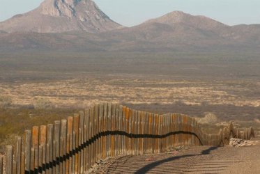 Тръмп праща Националната гвардия да охранява границата с Мексико