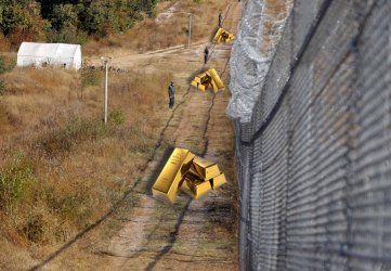 Окончателно: Оградата по границата ще се ремонтира без обществени поръчки