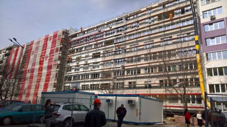 Затяга се контролът при санирането с държавни пари