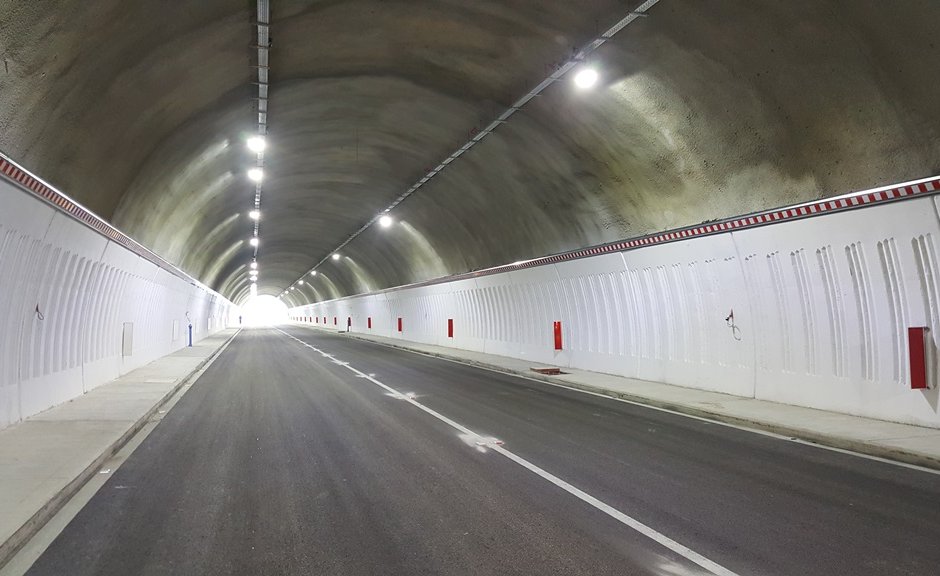 Подготвят тунел през Кресненското дефиле за ремонт, движението е в една лента