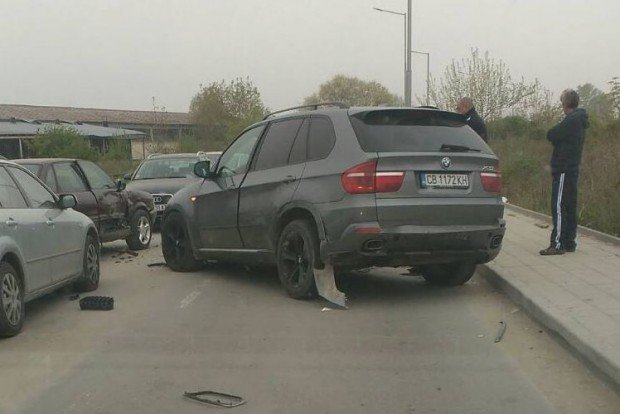 21-годишна жена с джип ударила 10 коли на паркинг в Пловдив