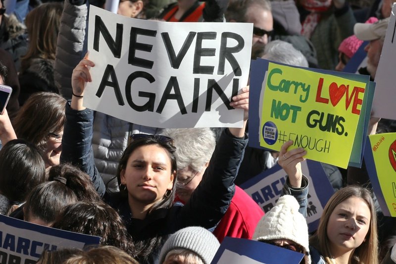 Звезди подкрепиха младежкия марш срещу оръжията в САЩ
