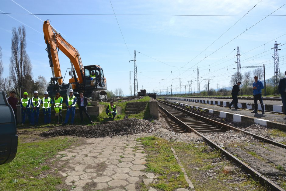 Фирми без опит започнаха да строят жп линията София – Елин Пелин