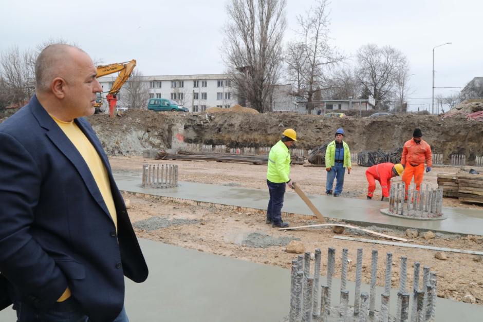 Борисов инспектира строежа на варненския булевард "Васил Левски"