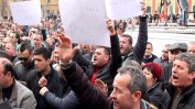 Протест срещу пътни такси в Албания прерасна в безредици с полицията