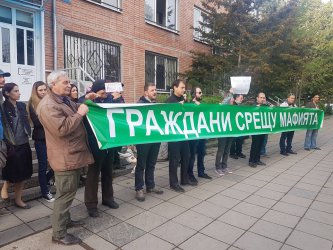 Защитници на Десислава Иванчева. сн: фейсбук
