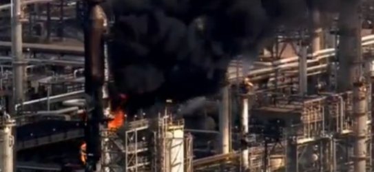 Взрив подпали петролна рафинерия в САЩ