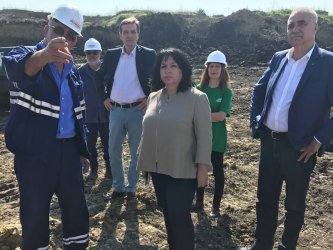 Петкова при посещението си в държавните мини, сн. Министерство на енергетиката