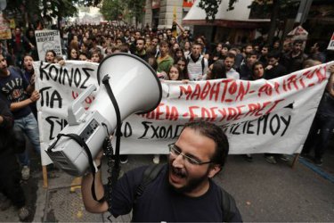 Първомайски стачки в Гърция, арести в Турция