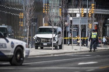 Америка в шок от неагресивното поведение на канадския полицай при ареста в Торонто