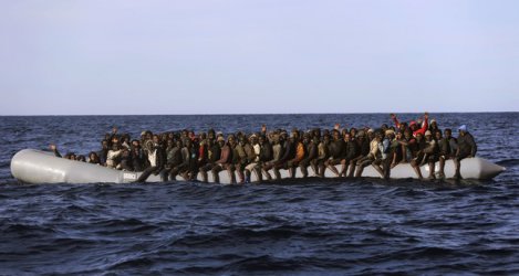 Либийската брегова охрана спря над 500 мигранти в Средиземно море